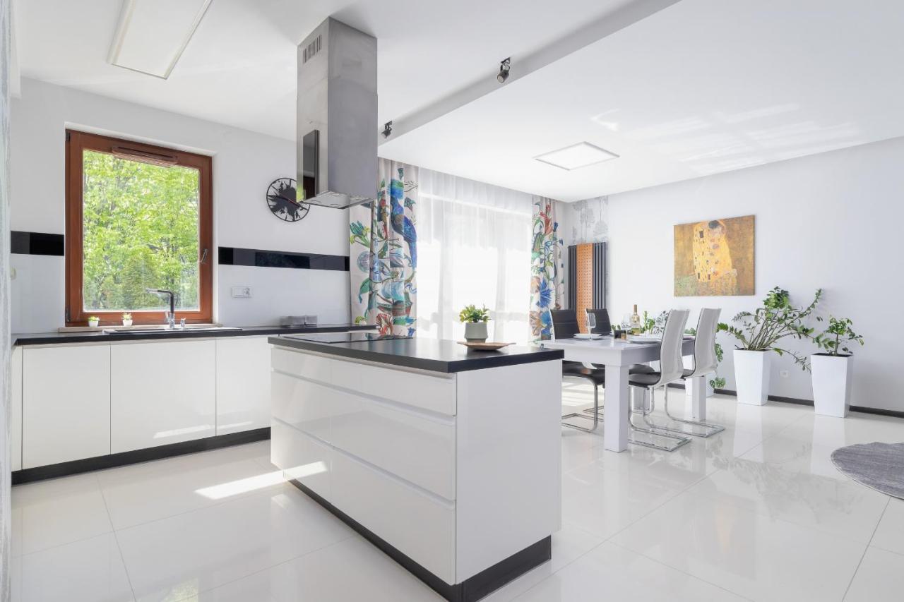 Wonderful Apartment Garden Residence By Noclegi Renters Krakow Dış mekan fotoğraf