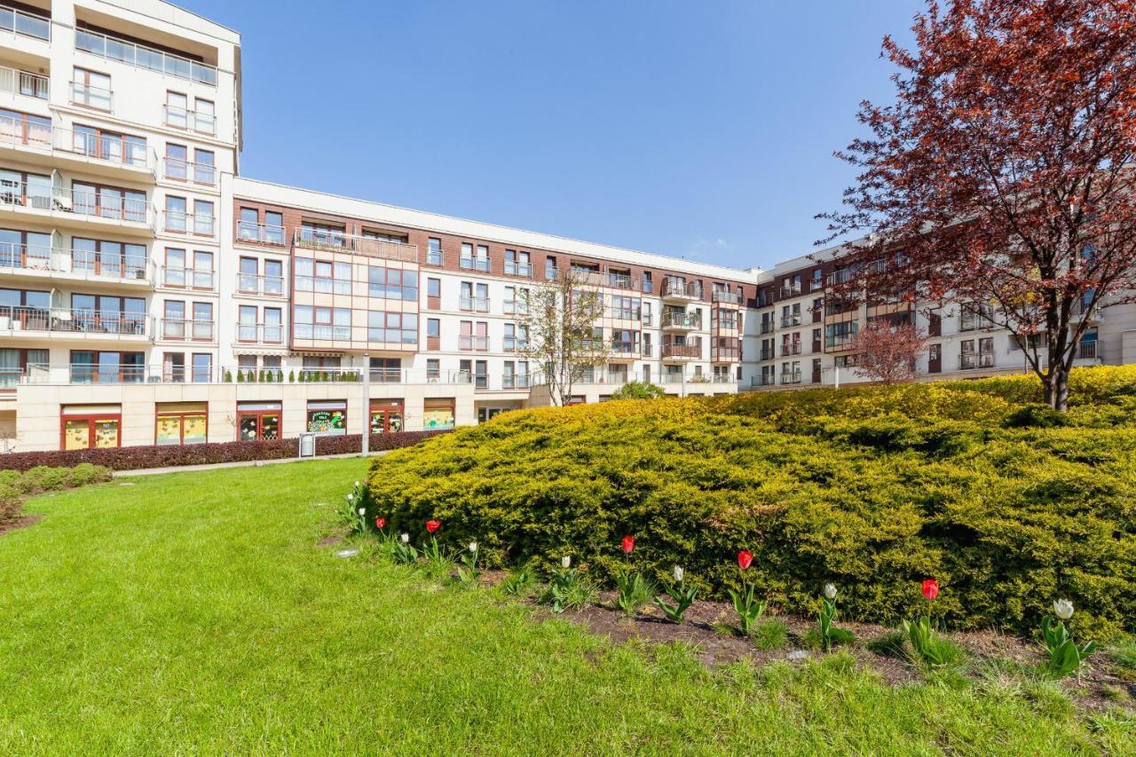 Wonderful Apartment Garden Residence By Noclegi Renters Krakow Dış mekan fotoğraf
