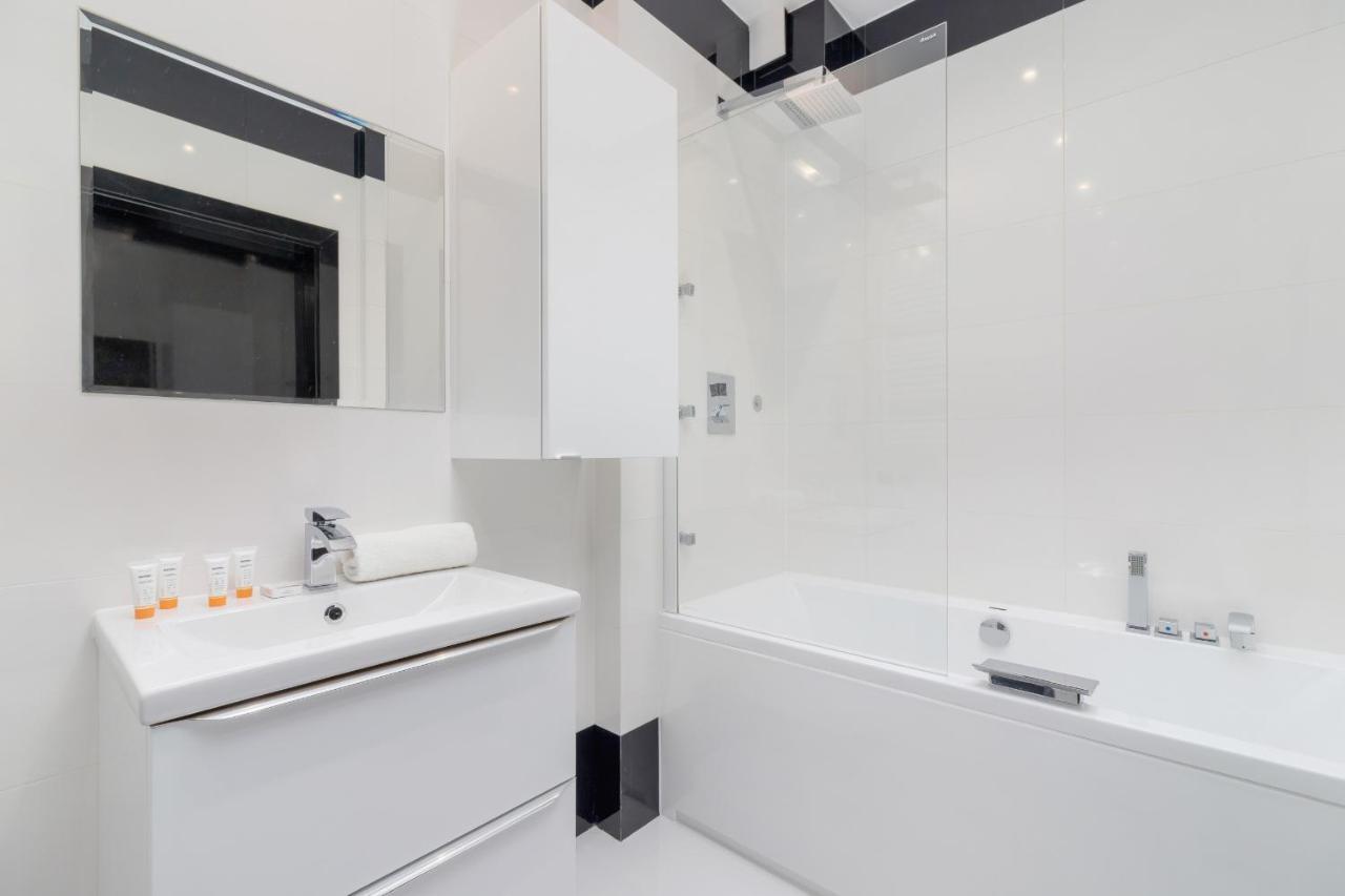 Wonderful Apartment Garden Residence By Noclegi Renters Krakow Dış mekan fotoğraf