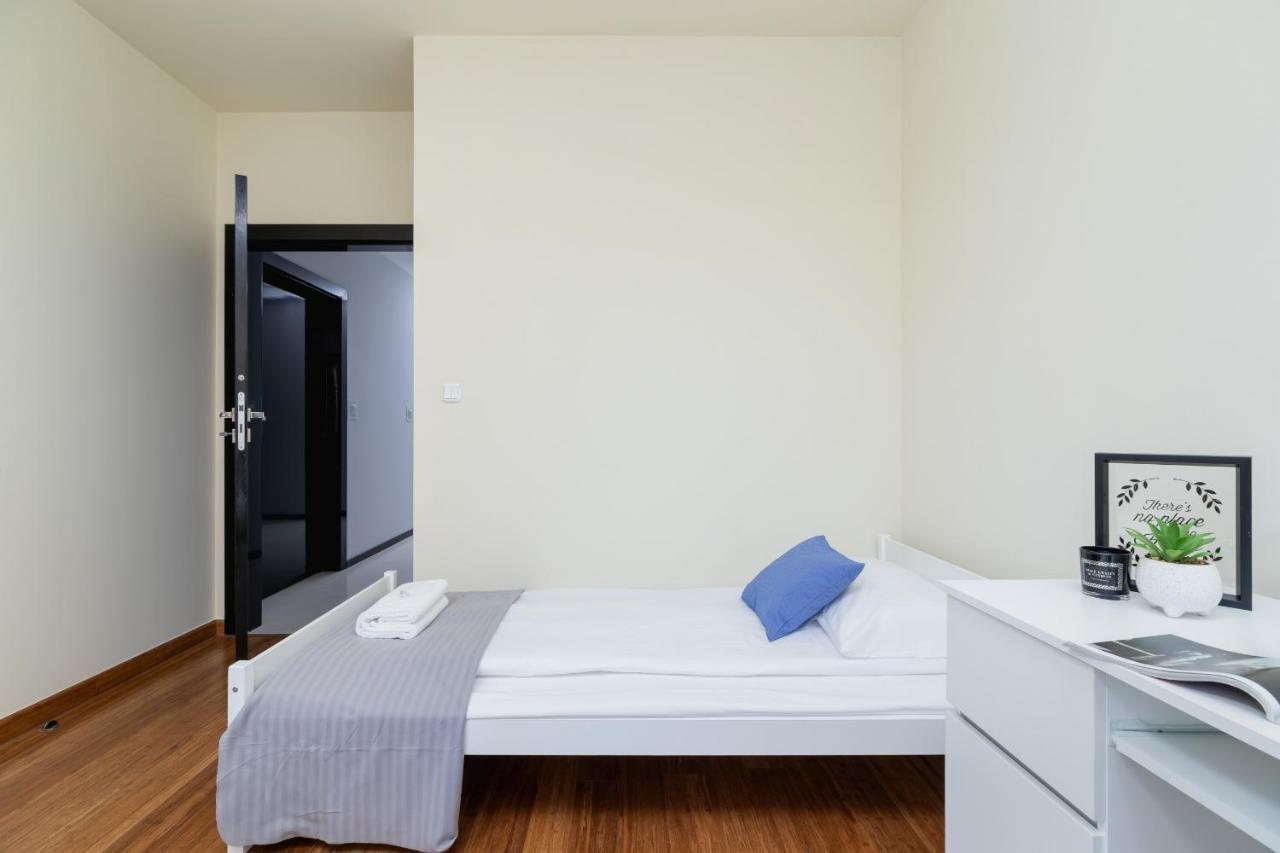 Wonderful Apartment Garden Residence By Noclegi Renters Krakow Dış mekan fotoğraf